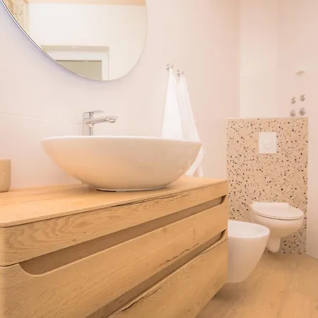 Elena Apartman