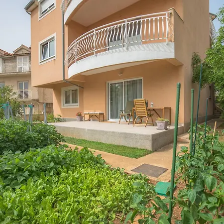 Apartment Elena *